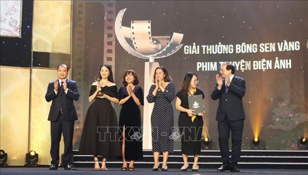 'Mat biec' (Dreamy Eyes) winning the Golden Lotus title for the movie category (Photo: VNA)