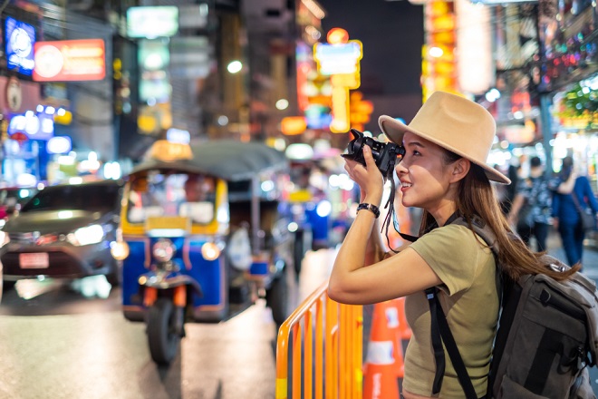 Du khách Việt “lạc bước” tại chợ đêm Bangkok.