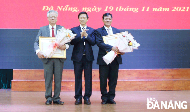 Lecturers of the Academy of Politics Region 3 receive 'Elite Teacher ...