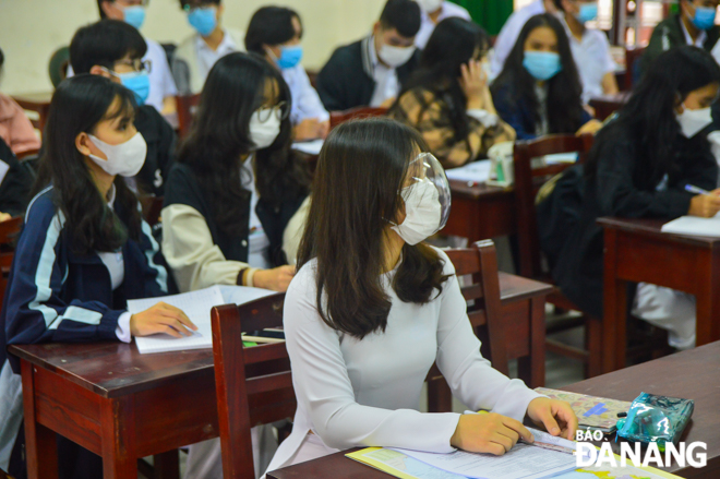 The schools are opening with learning options in a bid to maintain the environment that are as safe as possible for its teachers and students. Photo: XUAN SON