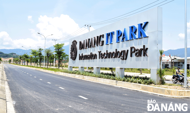 Da Nang is accelerating the completion of industrial parks and industrial clusters to promote economic development in the coming time. The Da Nang Information Technology Park is striving to attract large investors. Photo: HOANG HIEP