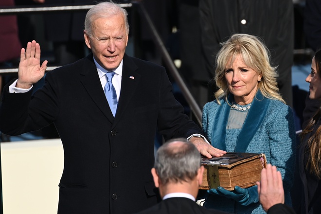 Ông Joe Biden và đệ nhất phu nhân Jill Biden trong lễ nhậm chức Tổng thống ngày 20-1-2021. Ảnh: AP