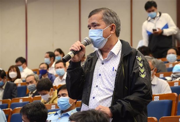 A local voter speaks at the meetin (Photo: VNA)