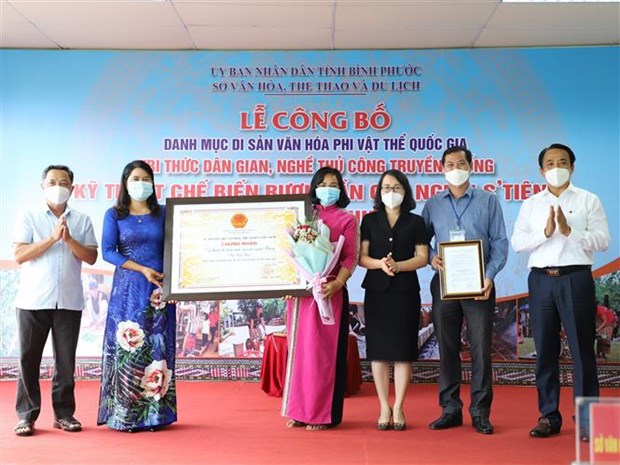 Binh Phuoc province's Department of Culture, Sports and Tourism holds a ceremony to announce the decision recognising Can wine making technique as national intangible cultural heritage (Photo: VNA)