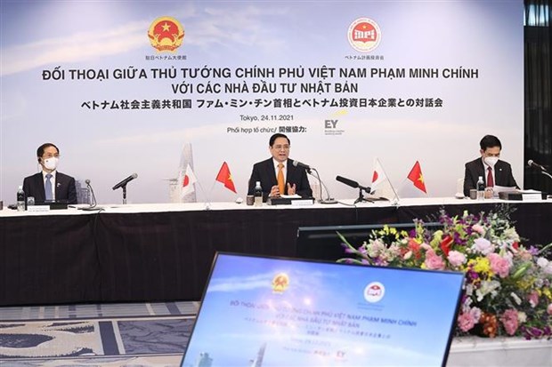 Thủ tướng Phạm Minh Chính đối thoại với các nhà đầu tư Nhật Bản. (Ảnh: Dương Giang/TTXVN)