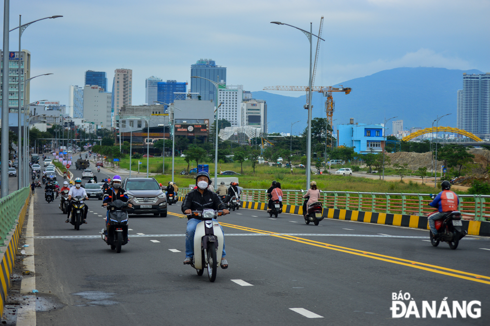 In July, vehicles were allowed to travel on the overpass on September 2 Street as part of the under-construction traffic infrastructure project at western end of the Tran Thi Ly Bridge.