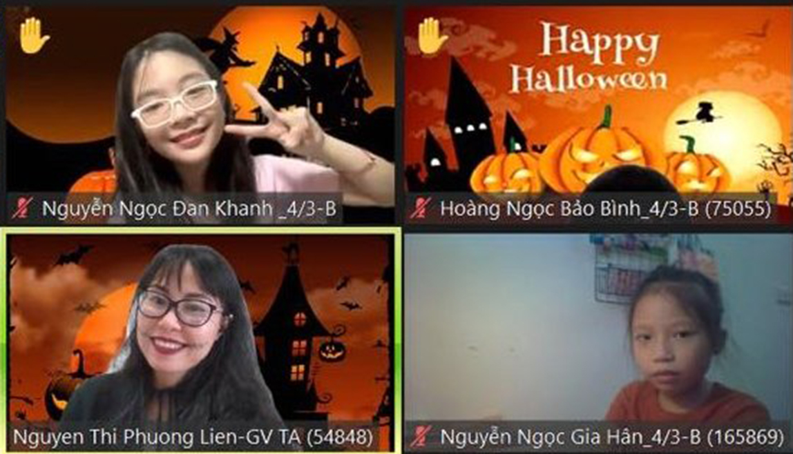 Teachers and pupils of Vo Thi Sau Primary School, Hai Chau District, in an online Halloween carnival. Photo: NGOC HA