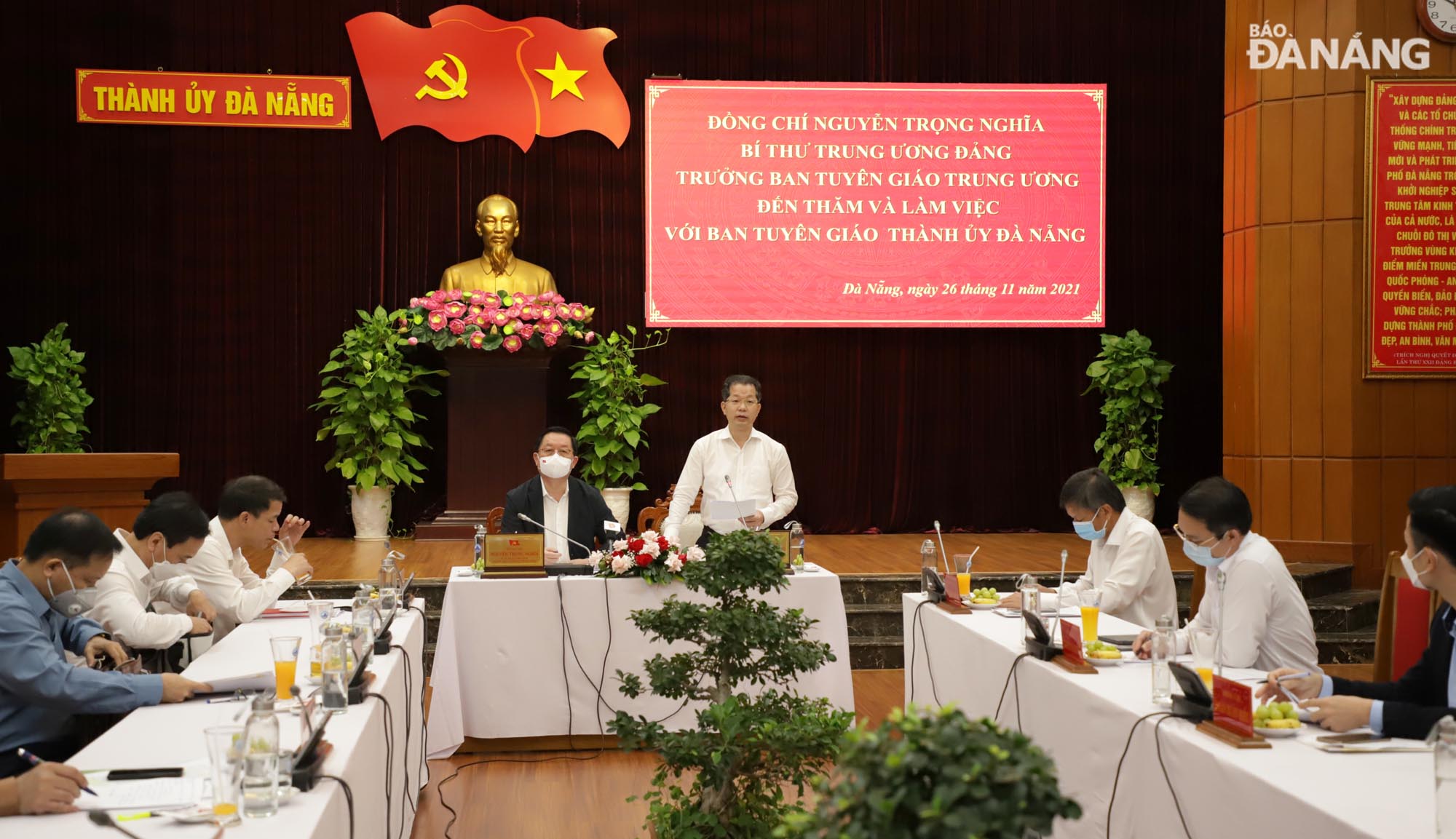 Bí thư Thành ủy Nguyễn Văn Quảng phát biểu tại buổi làm việc. Ảnh: NGỌC PHÚ