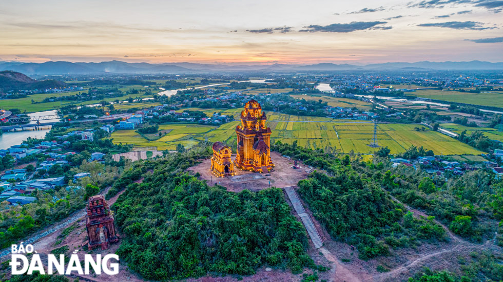 The Banh It Tower