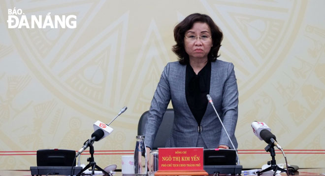 Vice Chairwoman announced that students in grades 1, 8, 9 across Da Nang are set to go back to school from December 6 under the municipal government’s plan during her meeting with members of the municipal Steering Committee for Covid-19 Prevention and Control on Monday. Photo: PHAN CHUNG