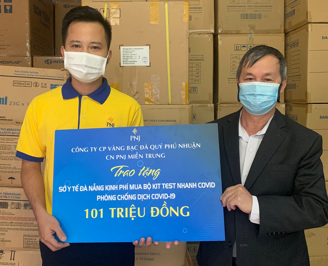 PNJ trao tặng thiết bị y tế cho sở y tế tại Đà Nẵng và Quảng Bình