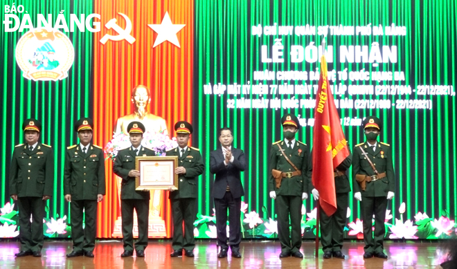 Bộ Chỉ huy Quân sự thành phố đón nhận Huân chương Bảo vệ Tổ quốc hạng Ba