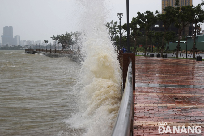 Biển động dữ dội, Đà Nẵng có gió mạnh lên cấp 5-6, giật cấp 7