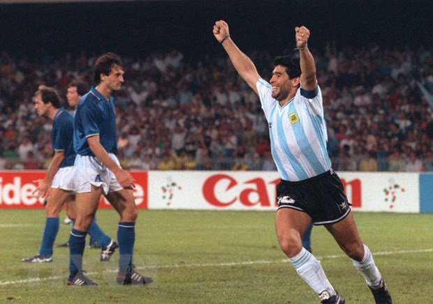 Đấu giá trực tuyến hàng chục món đồ của huyền thoại bóng đá Maradona