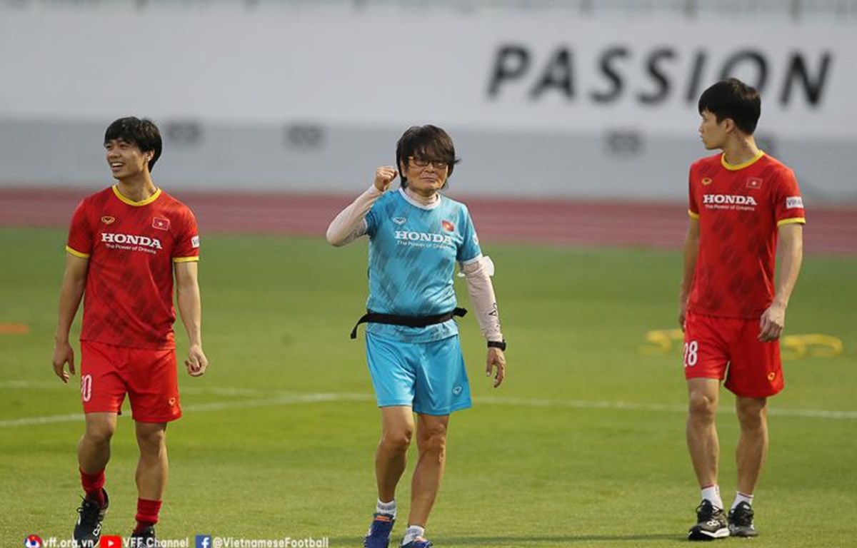 Hai trợ lý Hàn Quốc rời đội tuyển Việt Nam sau thất bại tại AFF Cup