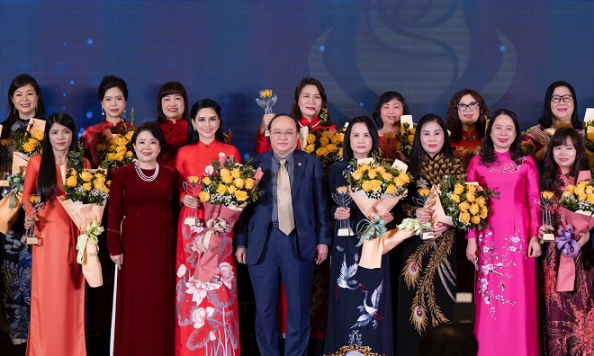 CEO IPPG – doanh nhân Lê Hồng Thủy Tiên tiếp tục nhận giải Bông Hồng Vàng lần 3