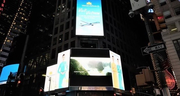 Famous tourist destinations of Vietnam are advertised at Times Square in US. (Photo courtesy of Vietnam Airlines)