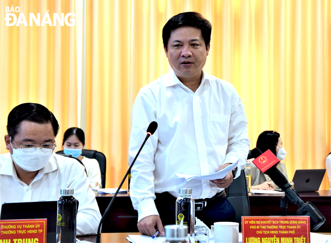 Phó Bí thư Thường trực Thành ủy, Chủ tịch HĐND thành phố Lương Nguyễn Minh Triết phát biểu kết luận phiên họp. Ảnh: TRỌNG HUY