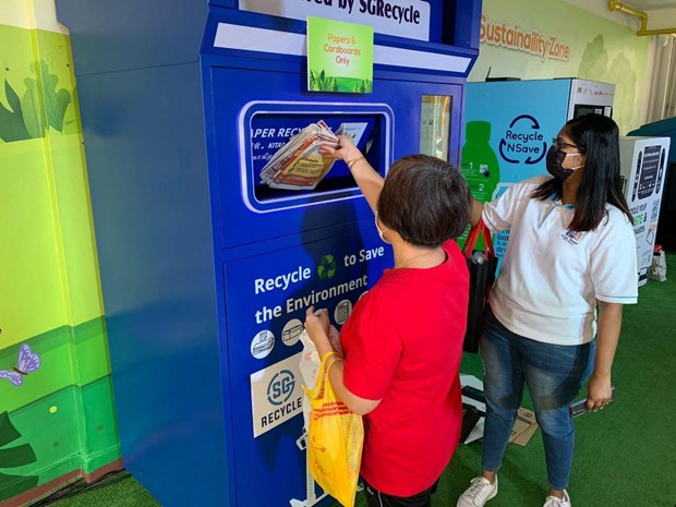 Some 78 paper recycling machines will be rolled out in public housing estates across Singapore by the end of this year. (Photo: mothership.sg)