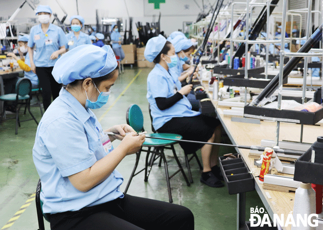 Companies with large numbers of employees have already developed action plan respond to COVID-19 cases. Picture is taken at the Daiwa Vietnam Company Limited in Hoa Khanh Industrial Park, Lien Chieu District. Photo: K. HOA