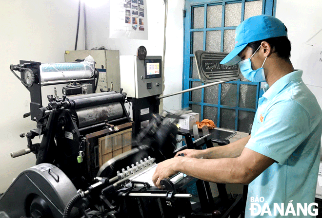 Manufacturing companies are taking proactive measures to control the spread of the virus. Picture is taken at the Trung Khoa Company Limited in the Da Nang IP, Son Tra District. Photo: M.QUE