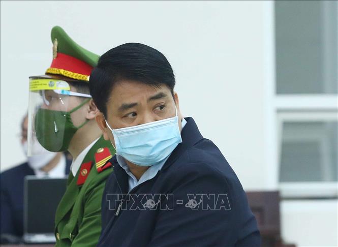 Bị cáo Nguyễn Đức Chung (cựu Chủ tịch UBND thành phố Hà Nội) tại phiên tòa sáng 10-12-2021. Ảnh: Phạm Kiên/TTXVN
