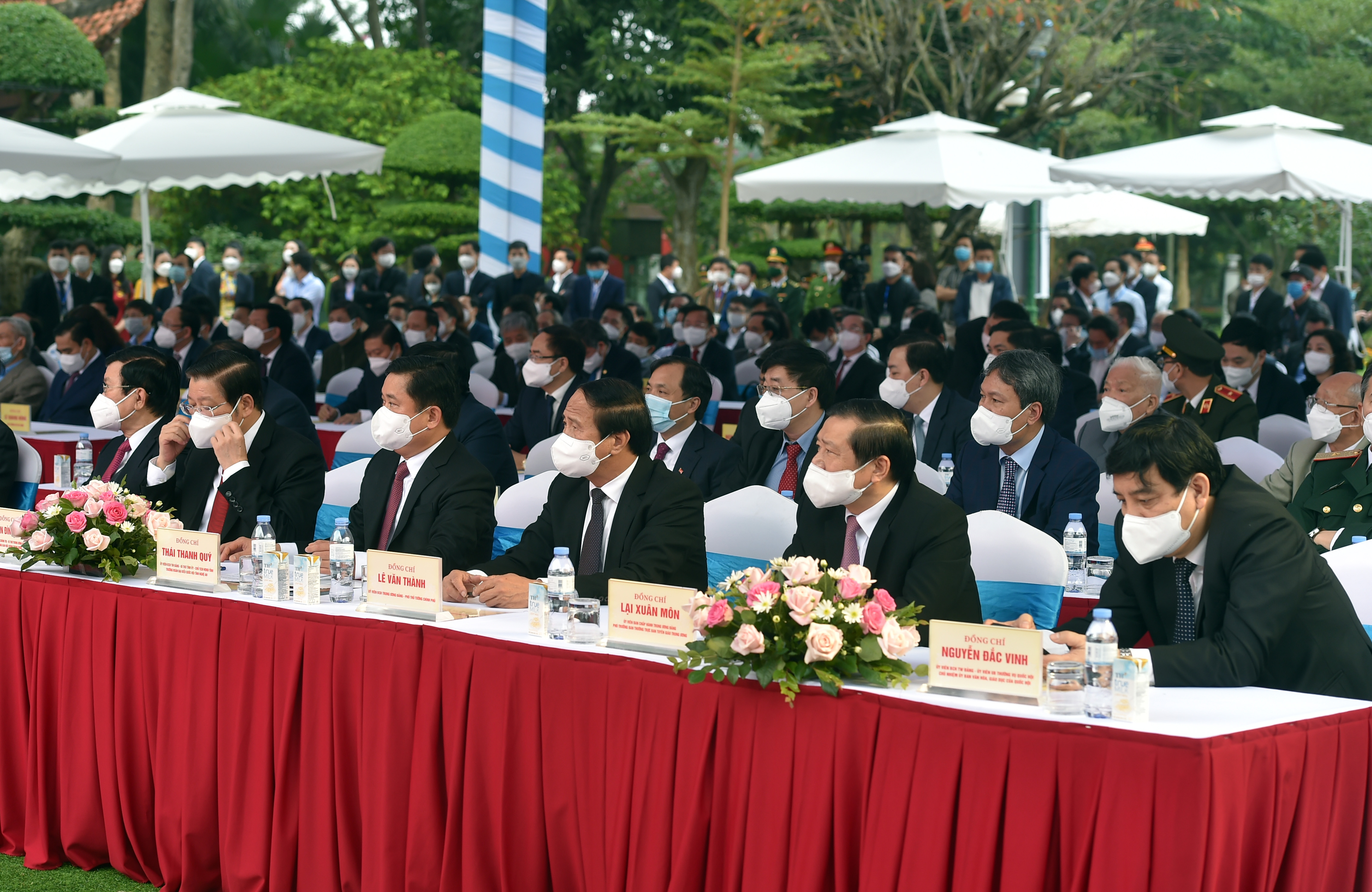 Các đại biểu dự lễ kỷ niệm diễn ra tại Khu Di tích Kim Liên, xã Kim Liên, huyện Nam Đàn, tỉnh Nghệ An - Ảnh VGP/Đức Tuân