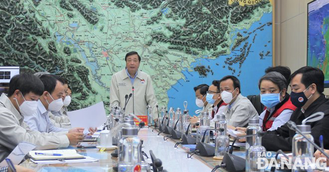 Deputy Head of the National Steering Committee for Natural Disaster Prevention and Control Tran Quang Hoai delivers instructions to cope with storm Rai at the online meeting, December 15, 2021. 