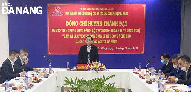 Minister of Science and Technology Huynh Thanh Dat addresses a meeting with the Authority of Da Nang Hi-tech Park and Industrial Zones, December 15, 2021. Photo: M. QUE