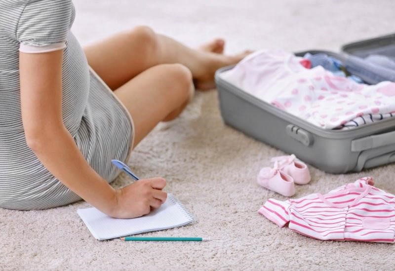 Lên danh sách chuẩn bị đồ trước khi sinh cho mẹ và bé.