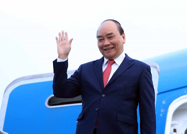 President Nguyen Xuan Phuc leaves Noi Bai International Airport in Ha Noi on December 21 morning for a State visit to Cambodia (Photo: VNA)