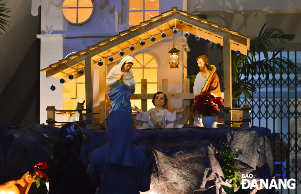 Christmas Cave of Belem - a typical Christmas image - has been decorated vividly by Catholics. 