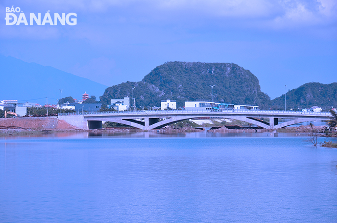 Striking view of the new bridge seen from the Bai Dai Bridge. Photo: THANH LAN