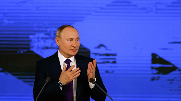 Tổng thống Putin trong buổi họp báo. Ảnh: Reuters