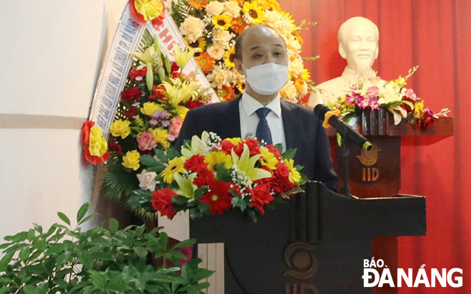 Da Nang People's Committee Vice Chairman Le Quang Nam addresses the 4th Congress of the Da Nang Informatics Association in its 2021-2026 term, December 25, 2021. Photo: THU HA