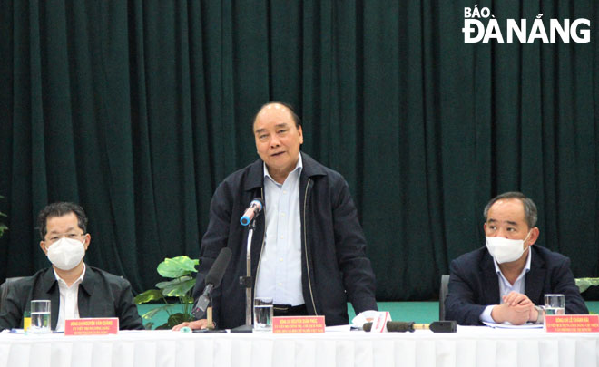 State President Nguyen Xuan Phuc speaking in the meeting with leaders of the March 29 Textile and Garment JSC
