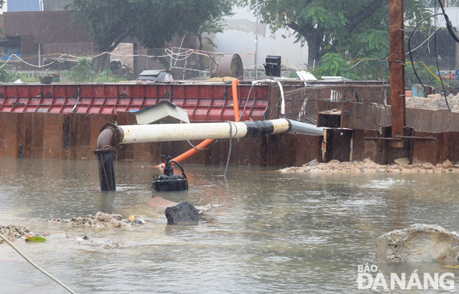 Although some anti-flooding pumps have been installed and put into operation, Nui Thanh Street has been still flooded because of their limited capacity.