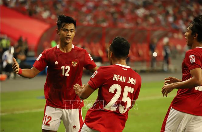 Các cầu thủ Indonesia ăn mừng sau bàn gỡ hòa 2 - 2 của Arhan ở phút 87 trong trận bán kết lượt về AFF SUZUKI CUP 2020 tối 25/12/2021. Ảnh: Thế Vũ/TTXVN
