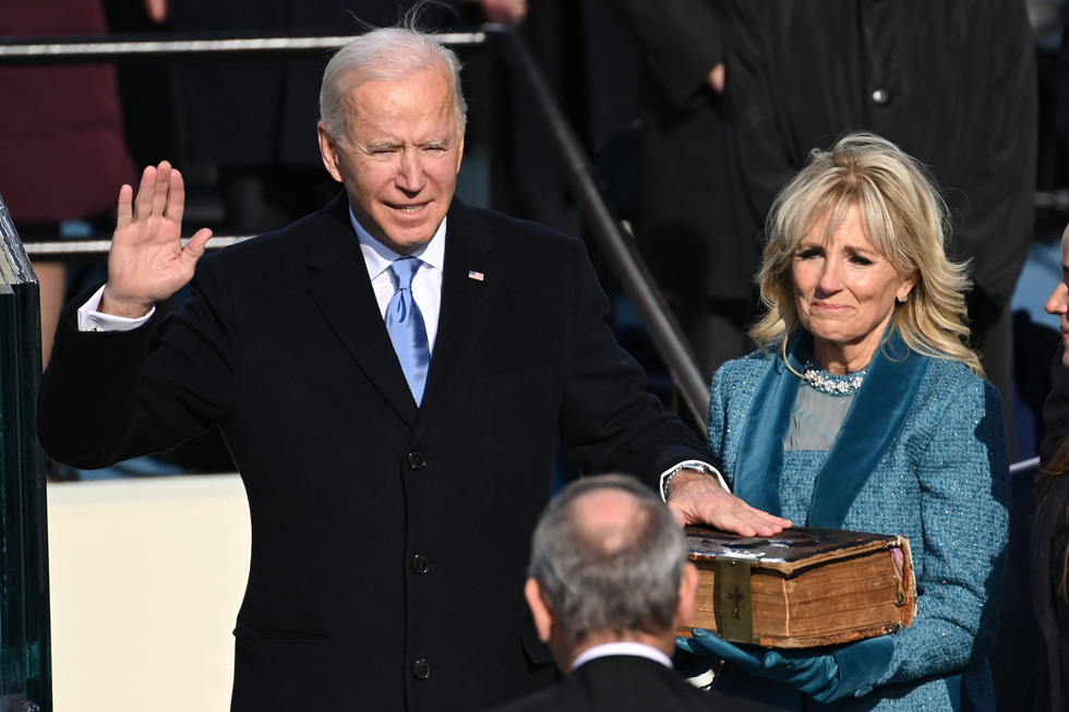 Ông Joe Biden tuyên thệ nhậm chức Tổng thống Mỹ. Ảnh: AP