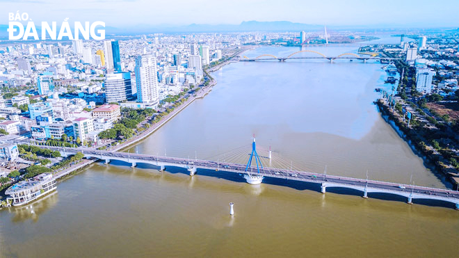 Đà Nẵng và những cây cầu làm nên bản sắc đô thị và kiến trúc độc đáo bên sông Hàn. Ảnh: PHƯƠNG UYÊN