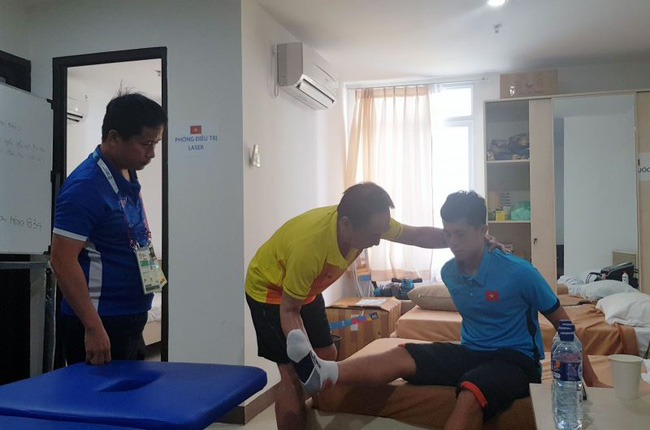 Hai bác sĩ thể thao Việt Nam được AFC vinh danh