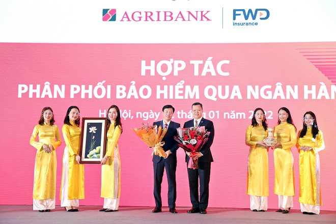 FWD Việt Nam triển khai hợp tác phân phối bảo hiểm qua ngân hàng