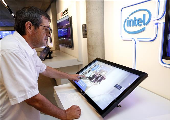 Các đối thủ làm ăn bết bát, tập đoàn Intel trỗi dậy quyết giành lại 'ngôi vương'
