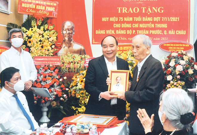 75 mùa Xuân theo Đảng