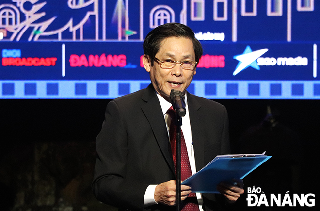 Director of the Da Nang Department of Culture and Sports Pham Tan Xu delivers a speech to announce the opening of the 1st Da Nang short film contest. December 31, 2021. Photo: Xuan Dung