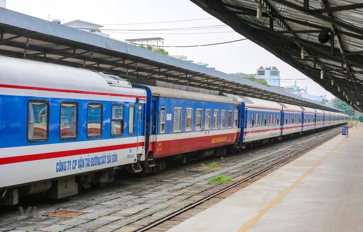Ngành Đường sắt mở bán vé các đoàn tàu địa phương Tết Nhâm Dần 2022. (Ảnh: Minh Sơn/Vietnam+)