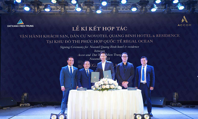 Đất Xanh miền Trung ký kết hợp tác vận hành với thương hiệu danh tiếng Accor cho tòa Novotel Quang Binh Hotel & Residence tại Regal Ocean hồi tháng 11-2021.