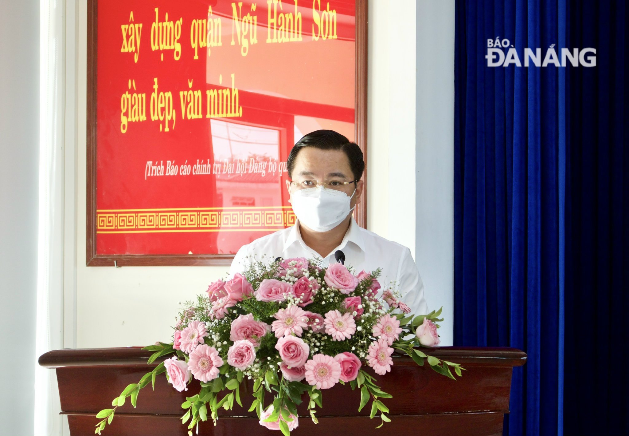 Phó Chủ tịch Thường trực HĐND thành phố Lê Minh Trung phát biểu kết luận buổi tiếp xúc cử tri. Ảnh: N.Q