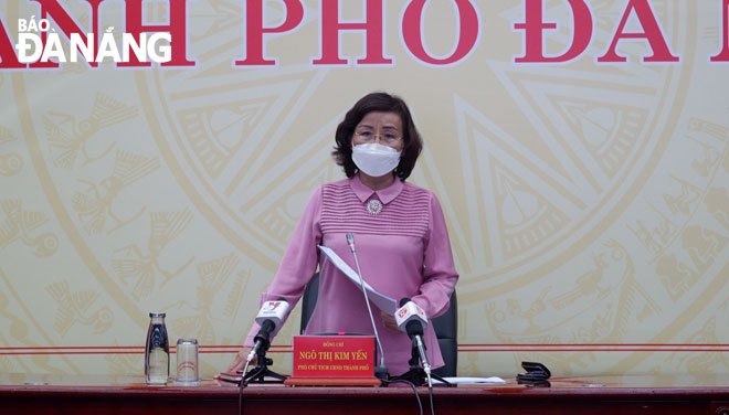 Phó Chủ tịch UBND thành phố Ngô Thị Kim Yến chủ trì cuộc hop phòng, chống Covid-19 thành phố chiều 7-1. Ảnh: PHAN CHUNG