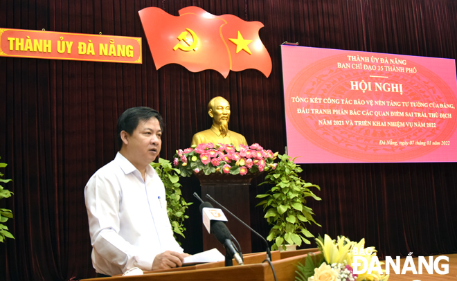 Phó Bí thư Thường trực Thành ủy Lương Nguyễn Minh Triết phát biểu chỉ đaọ tại hội nghị Ảnh: TRỌNG HÙNG